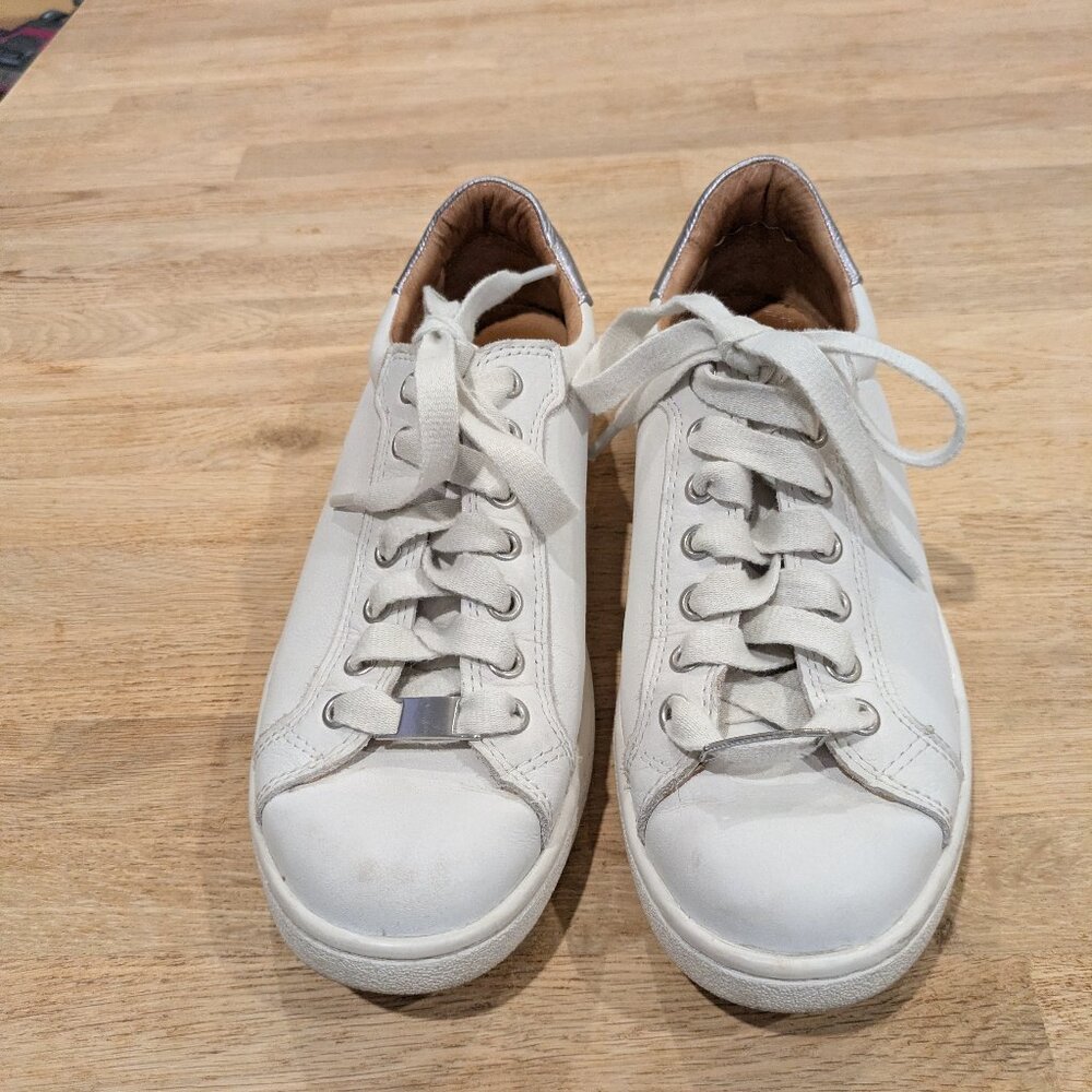 Women's Uggs Casual leather sneakers - Size 8.5